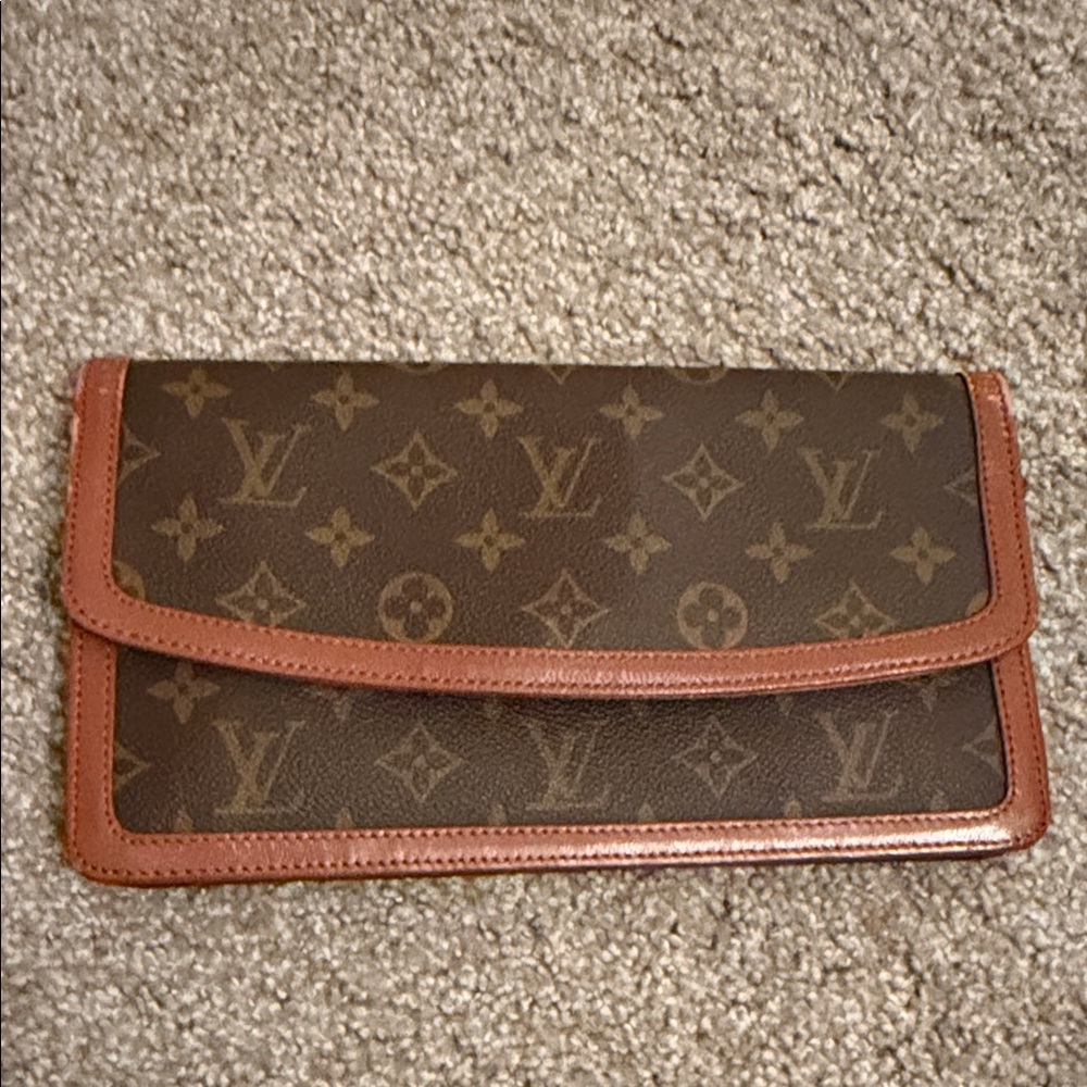 Vintage Louis Vuitton Monogram Clutch - Picture 4 of 16